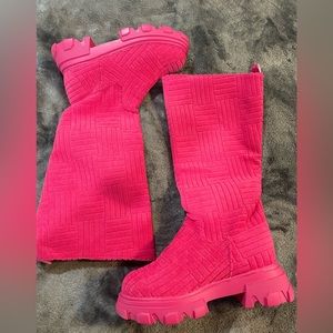 Pretty in pink Fashion boots size 8